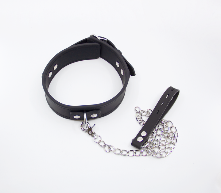 Love in Leather silicone collar with D-ring - comfortable fetish collar with leash attachment